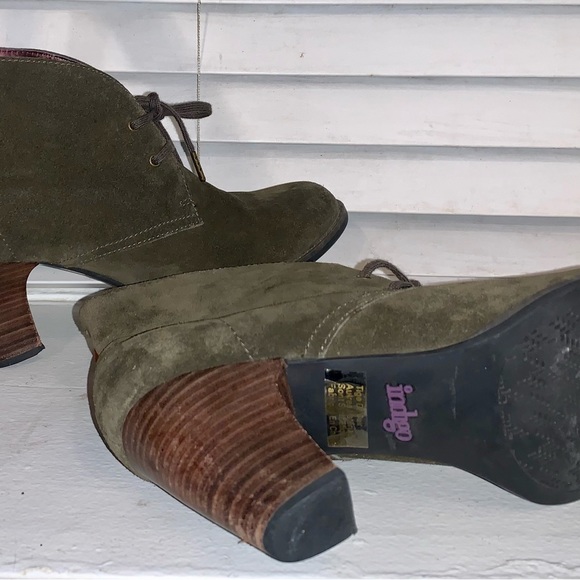 Indigo Shoes | Clarks Indigo Booties, Olive Suede | Size 8 - Picture 5 of 7